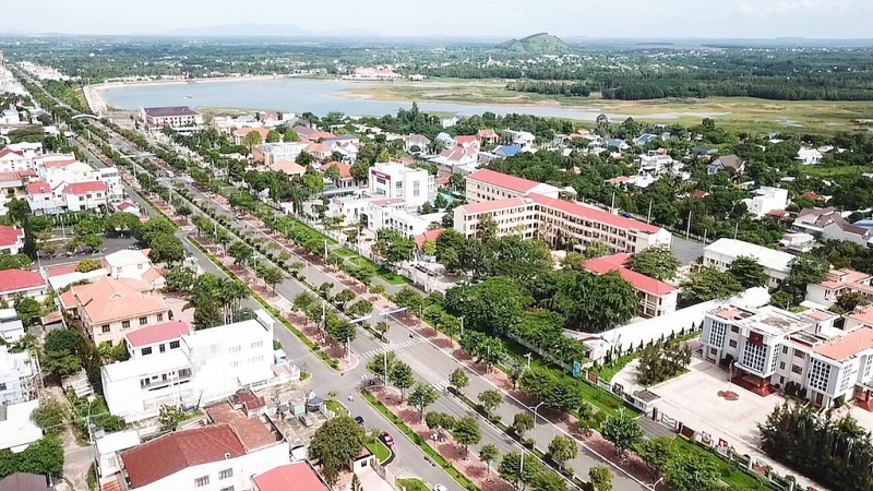 Thị trấn Phước Bửu (hiện là Trung tâm Hành chính của huyện Xuyên Mộc) và xã Hòa Bình được quy hoạch thành một trung tâm hành chính đô thị dịch vụ, du lịch trên địa bàn huyện làm cơ sở phát triển thị trấn đạt tiêu chuẩn đô thị loại IV.