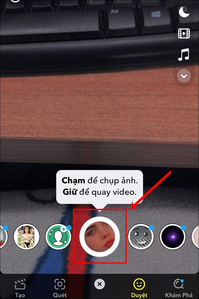 Giữ biểu tưởng hình tròn để quay video Giữ biểu tượng hình tròn để quay video