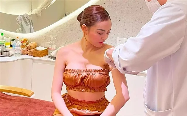 Cư dân mạng tranh cãi vì phe thì cho rằng clinic vô trách nhiệm, quảng cáo bất chấp một cách phản cảm, phe lại nghi ngờ Trang Nemo cấu kết để "pr bẩn" vì đây là địa chỉ làm đẹp cô nàng liên tục quảng cáo trong thời gian gần đây.